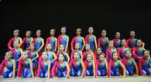 舞動童年 綻放風采——百官小學舞蹈隊勇奪上虞區(qū)中小學藝術(shù)節(jié)桂冠